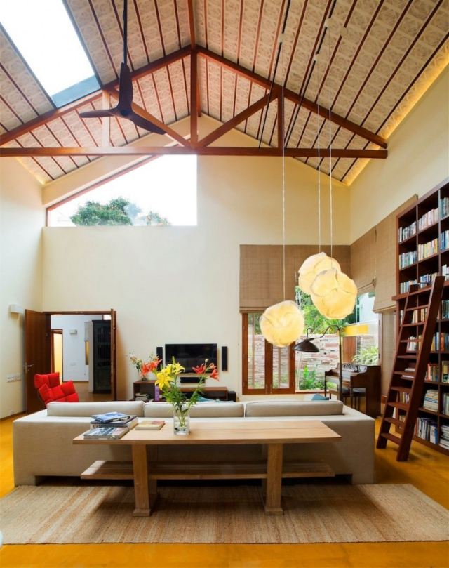dubbelhöjd-rum-utrymme-vertikal-användning-bibliotek-vägg-trä