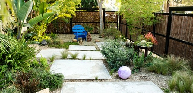 moderna trädgårdsvägar med stegstenar