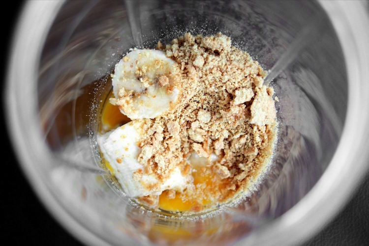 Proteinpannkakor -recept-hälsosam-bland-banan