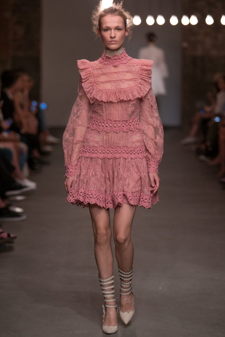 Prairie klänningar kombinerar moderna korta mode trend klänningar trend färger höga klackar