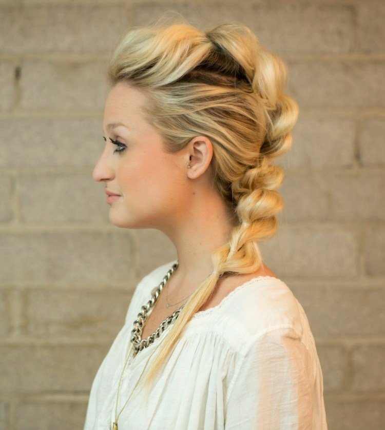 Mohawk Braid Braid Hairstyle Instruktioner Pull-Through Braid