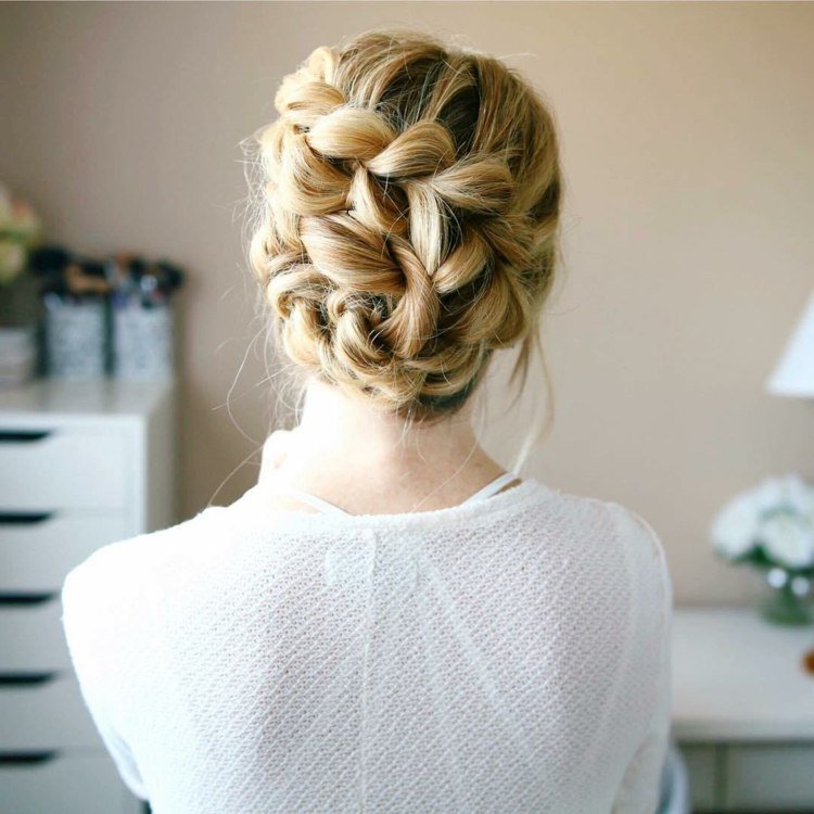 Pull-Through Braid Instruktioner för Updos för långt hår enkelt