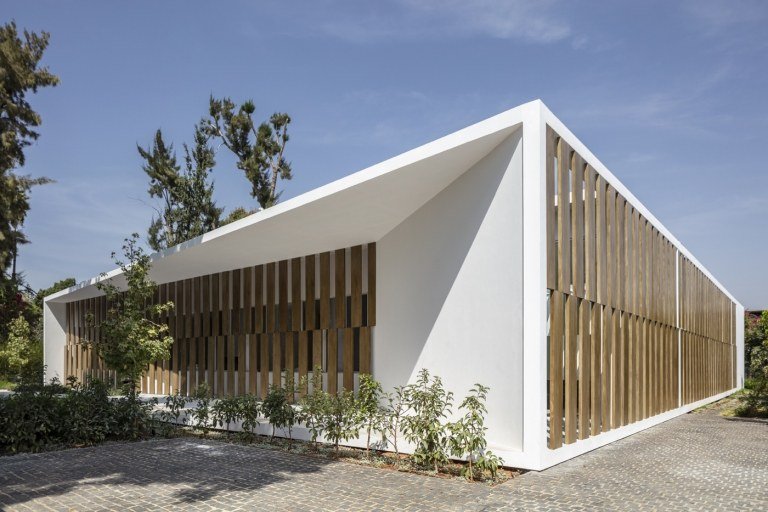 Husdesign modernt hus fasad trä persienner