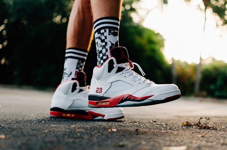 cool kombination av sportstrumpor och sportskor air jordan 23 för sportkläder