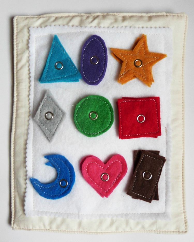tyst-bok-former-tilldela-figurer-hjärta-kvadrat-rektangel-mån-cirkel