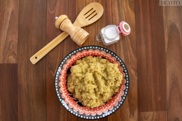 Matlagning äkta quinoa-maträtt hälsosam glutenfri alkalisk