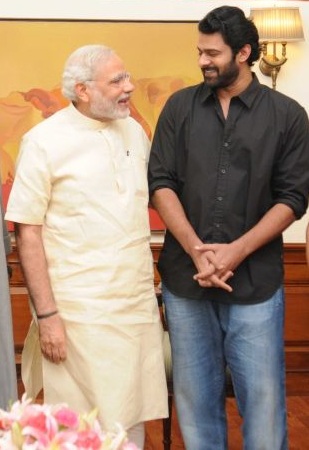 Ο ηθοποιός Prabhas με τον Modi Ji