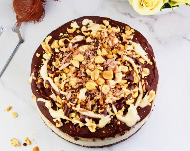 snickers-cake-decorate-jordnötter-vit-mörk-choklad