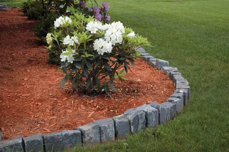 gräsmatta-trädgård-äng-stenar-rhododendron-utomhus-design