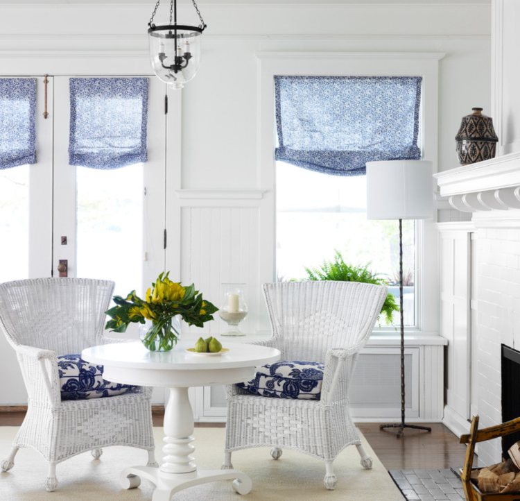 Rattan stolar matsalsgolv tyg gardiner