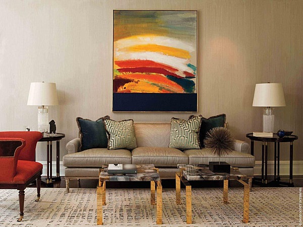 beige bruna accenter vardagsrum väggmålning soffa design