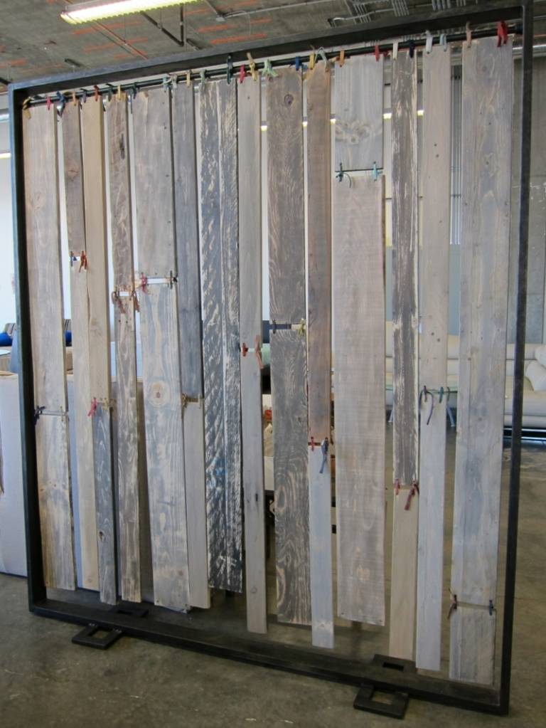 rumsdelare trä återvunnet hängande metallram rustik loftstil