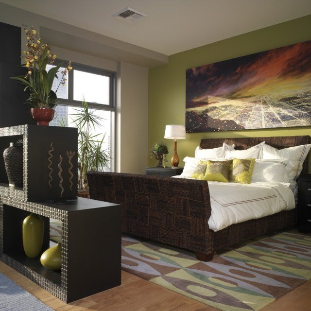 rumsavdelare-sovrum-hylla-vaser-grön-väggfärg