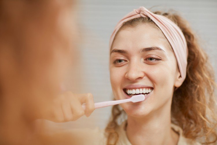 Tips för att vakna morgonrutin borsta tänderna friskhet