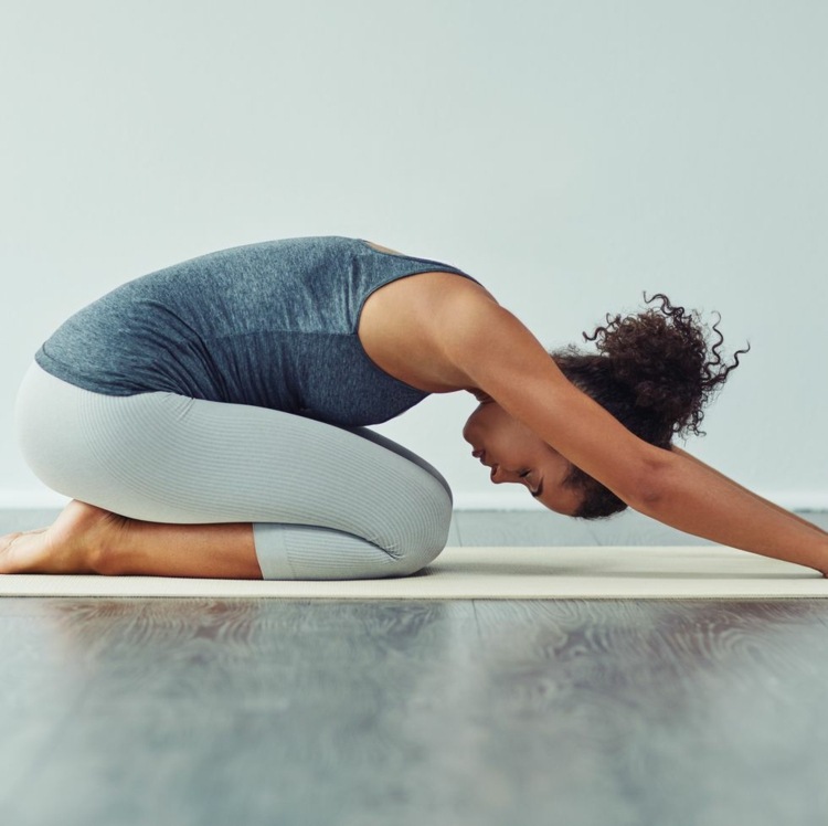 Ryggsmärta övningar för hem yoga fördelar hälsa