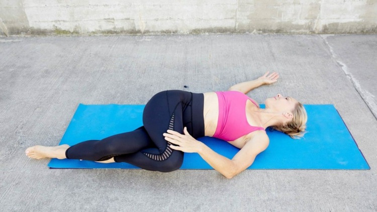 Supine Twist Yoga -övningar för ryggsmärta Helkropps träningsplan