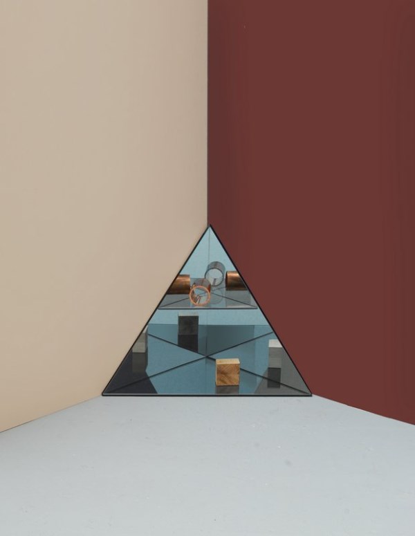 Hörnväggar-pyramid i glas