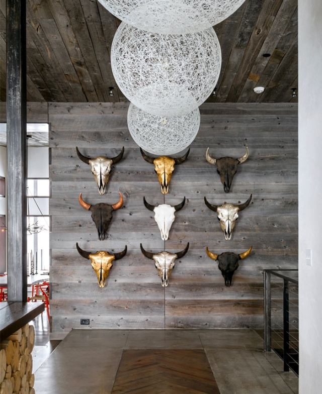 rustik modern husinredning boskap skalle hängande lampor