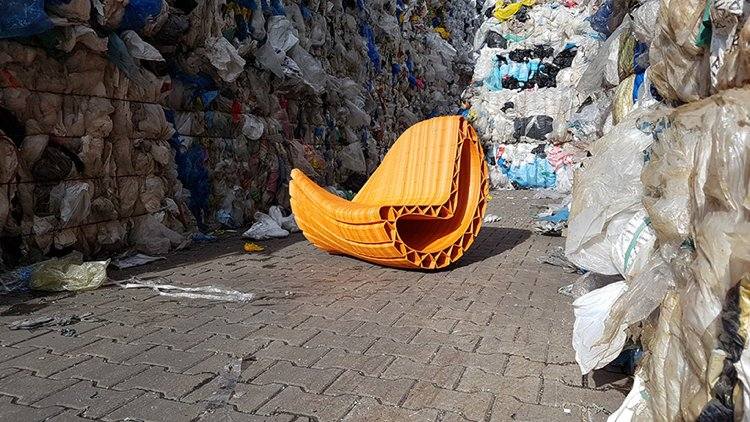 återvinning möbler plastavfall design urbana fåtölj