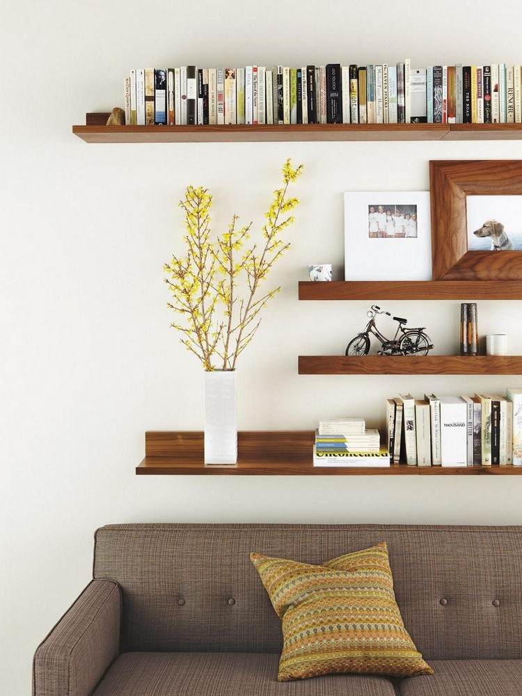Gör en valnöthylla som hänger bakom en soffa