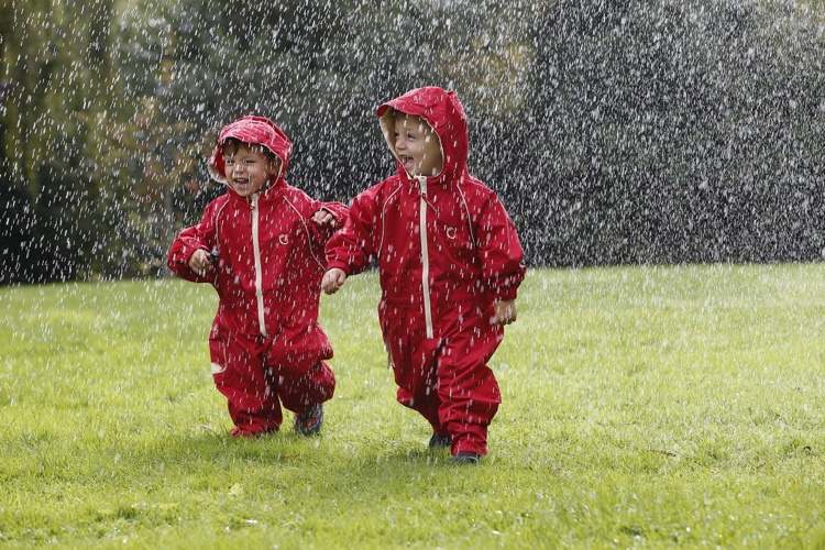 Regnkläder för barn-tips-vad ska man ha på sig i dåligt väder