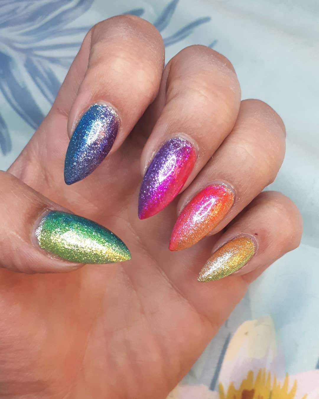 Rainbow glitter naglar instruktioner enkla nageltrender nagellack neonrosa