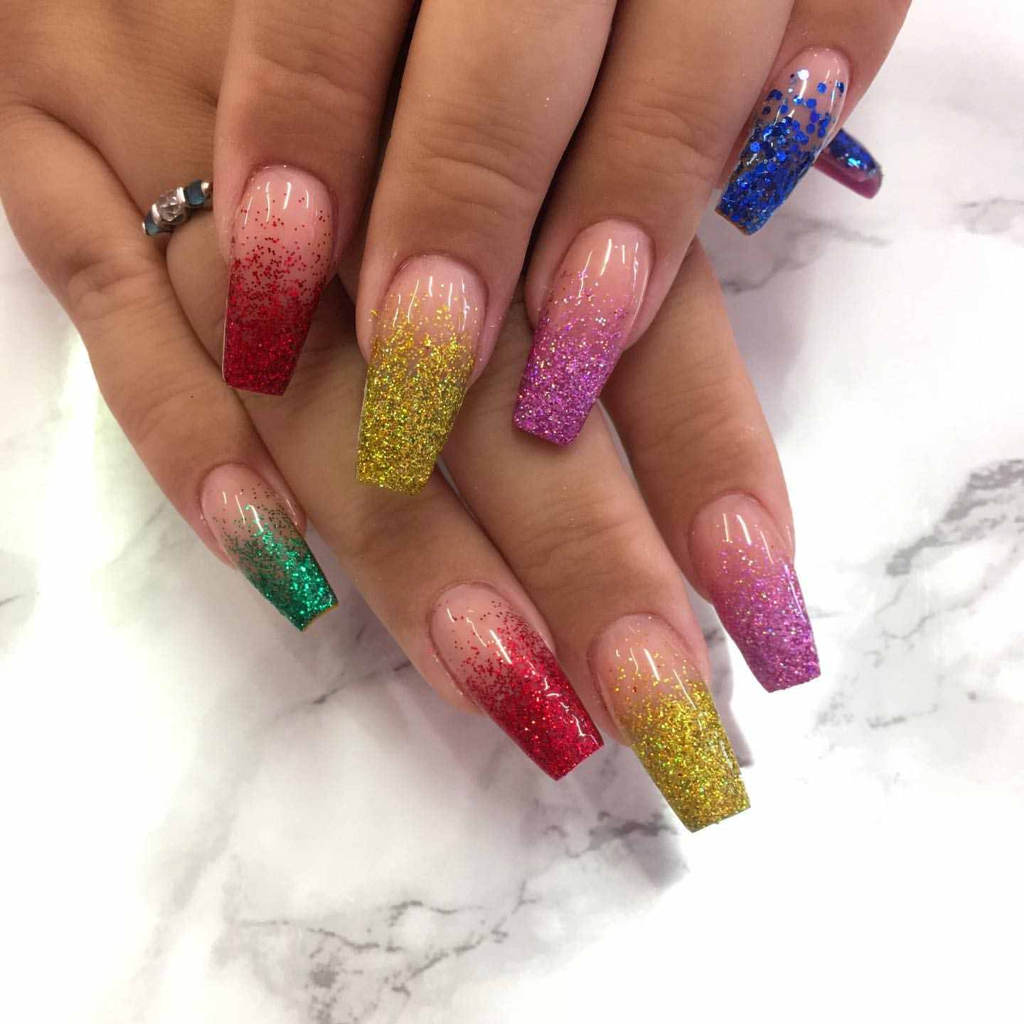 Rainbow glitter naglar i ombre look instruktioner spik trender sommar