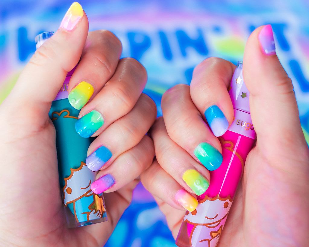 Rainbow naglar med svamp ombre nageltrender neonfärger nagellack