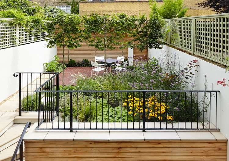 terrasserad-trädgård-design-rektangulär-trädgård-idé
