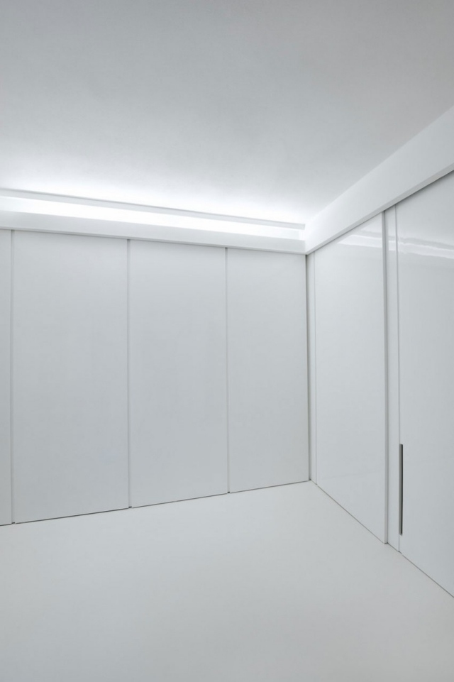 urban-lägenhet-vita-väggar-skjutdörrar-nästa-nivå-studio