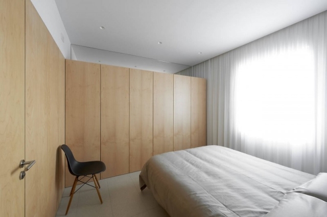möbler sovrum trä garderob handlös minimalistisk
