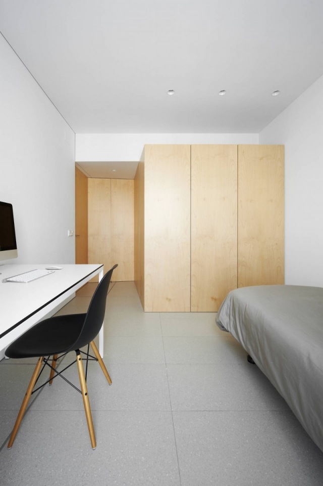 renoverad lägenhet spanien trä garderob Inigo Beguiristain