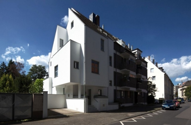 Köln-bostadsområde-Deutz-distrikt-renoverat-bostadshus-KLR