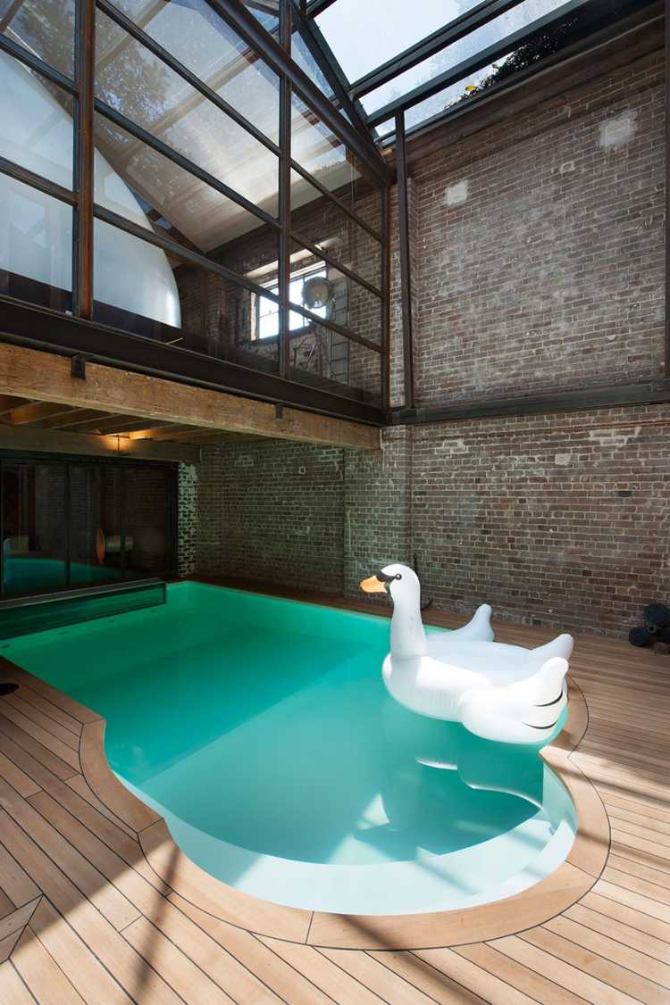 retro-look-industriell stil-pool-trä-planka-klinker-vägg