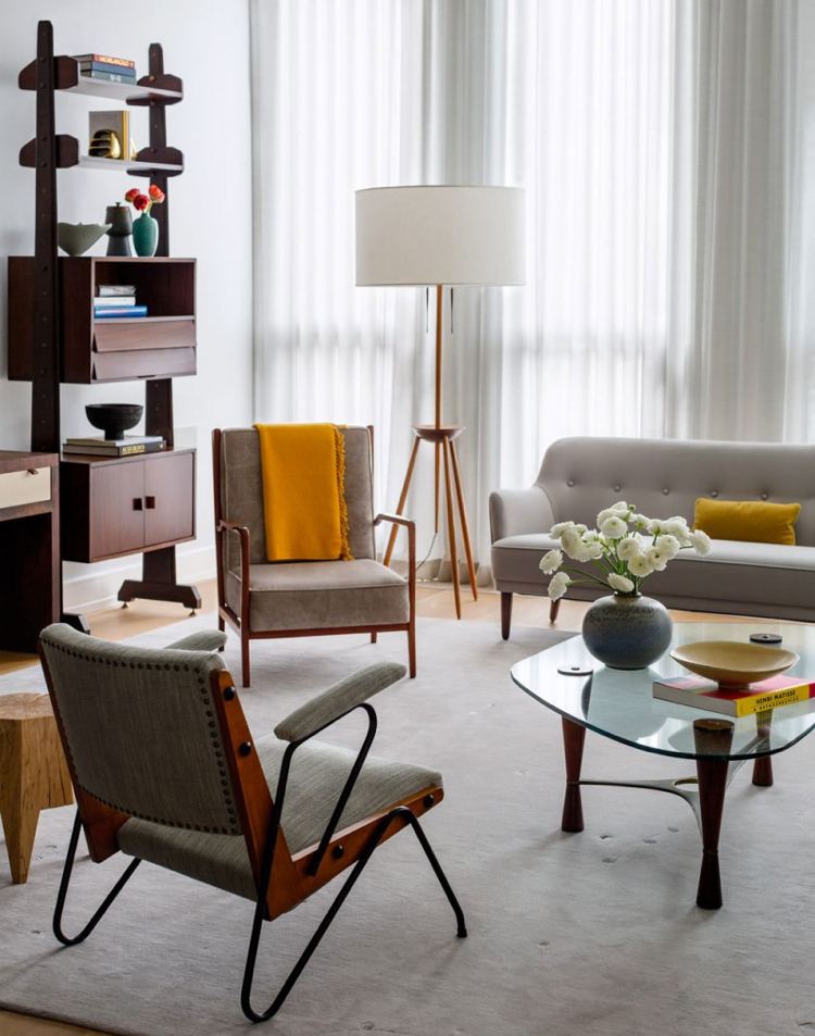 retro-look-design-klassisk-vardagsrum-grå-klädsel-funktionella-möbler