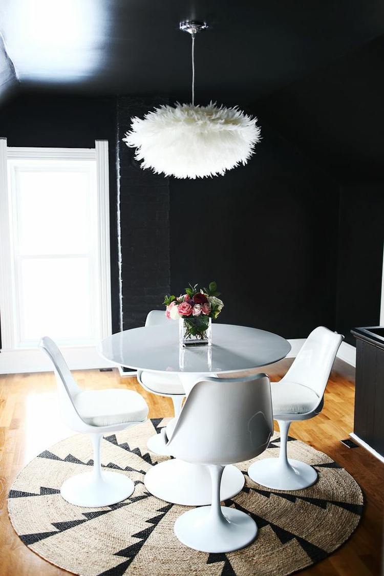 retro-look-design-klassiker-vit-svart-vägg-färg-tulpan-bord