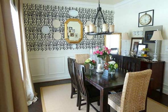 Matsal-matbord-med-stolar-och-retro-vägg