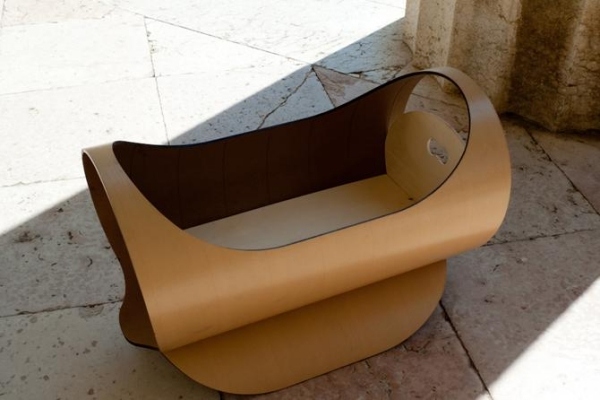 ljusbrun lulla babyvagnsdesign gjord av återvunnet material
