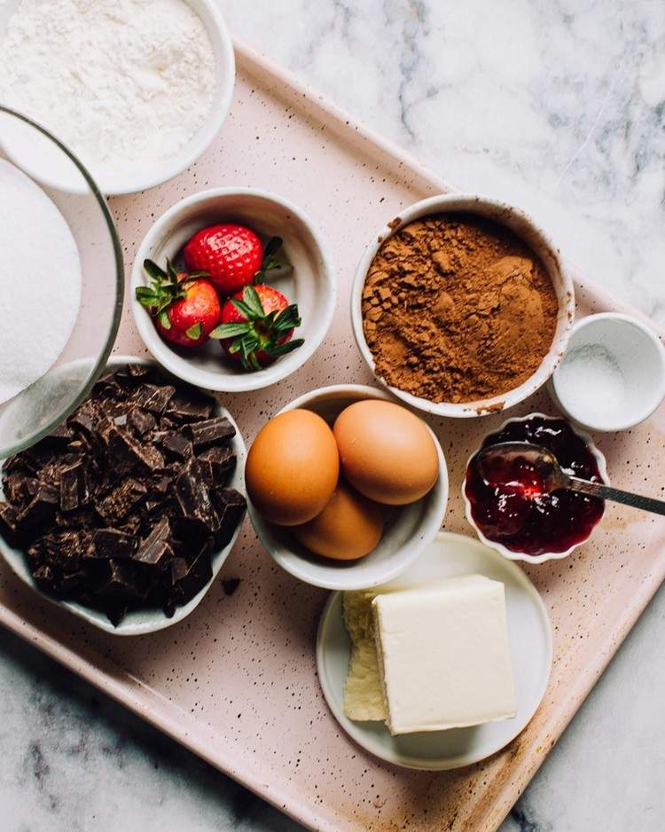 Ingredienser för jordgubbsbrownies