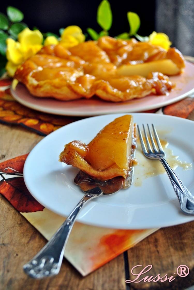 Recept-höst-dessert-päron-tårta-tatin-bit-tårta-serverings-tallrik-gaffel