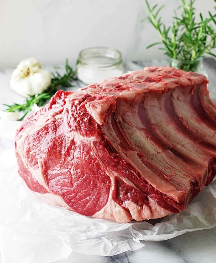 Prime revben kött ben rå