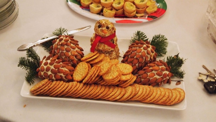 jul-meny-idé-förrätt-ost-mandel-kottar
