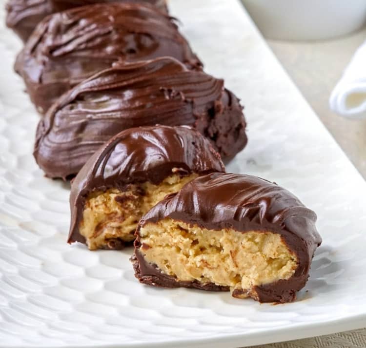 Snabba och enkla kakor utan bakning - kokosnötkakor belagda med choklad