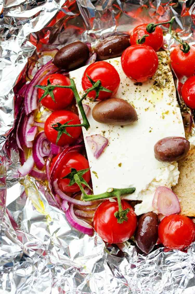 Bakat Feta Alu -paket aluminiumfolie Recept snabb middag förrätt vegetarian