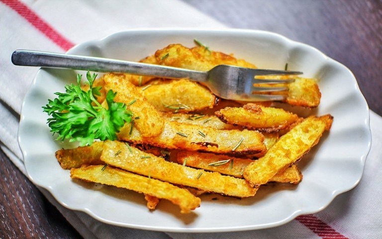 Kohlrabi -pommes fritesrecept med låg kolhydraträtter utan kolhydrater