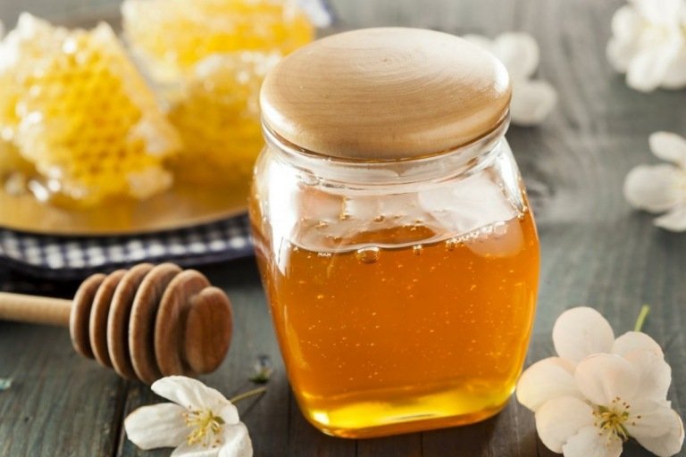 Honung som en närande ingrediens för en naturlig linfrögel