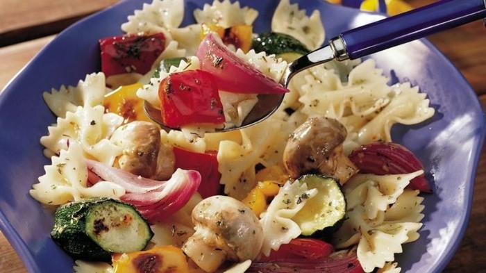 Tillaga pasta ordentligt lökgrönsaker veganska recept