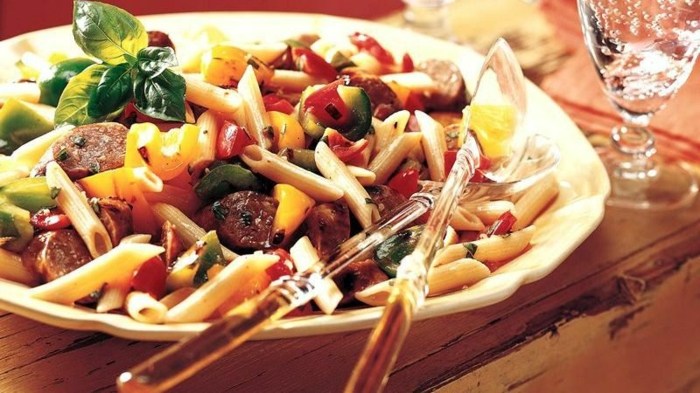 Pasta -tomatsås förbereder snabbmatlagningsrecept
