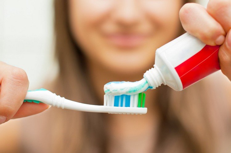 Rätt-borsta-dina-tänder-tips-rätt-använd-tandkräm