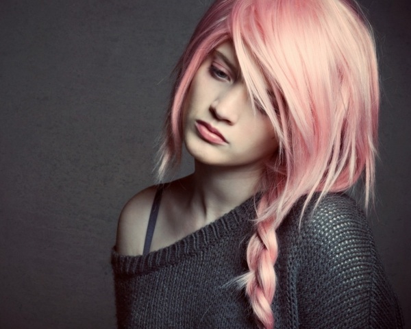 rosa-hår-fläta-lång-modern